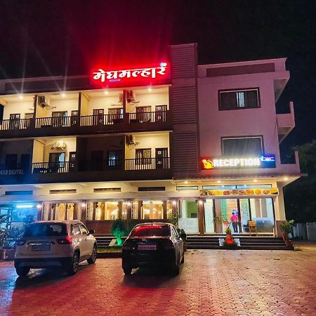 Hotel Meghmalhar Lodging Jejuri Exteriér fotografie